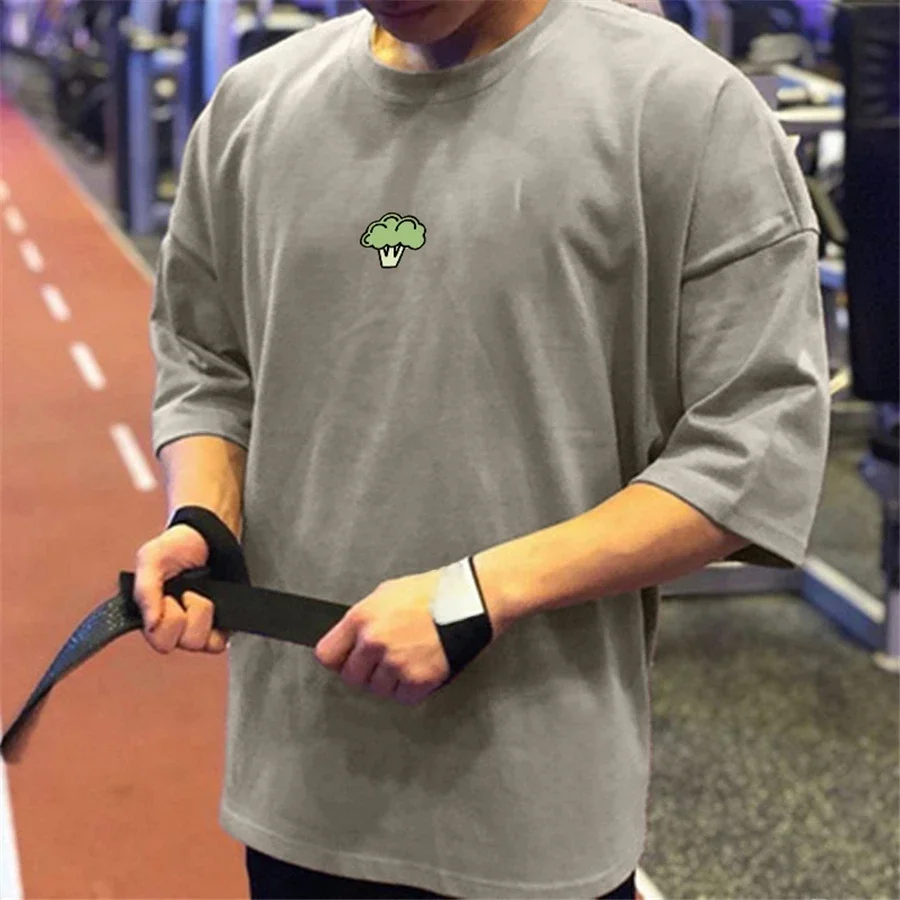 Wysoka Qualit siłownie T shirt mężczyźni kulturystyka drukuj luźny T-shirt trening koszulki Fitness mężczyźni odzież bawełniana koszulka sportowa z krótkim rękawem — zdjęcie 2
