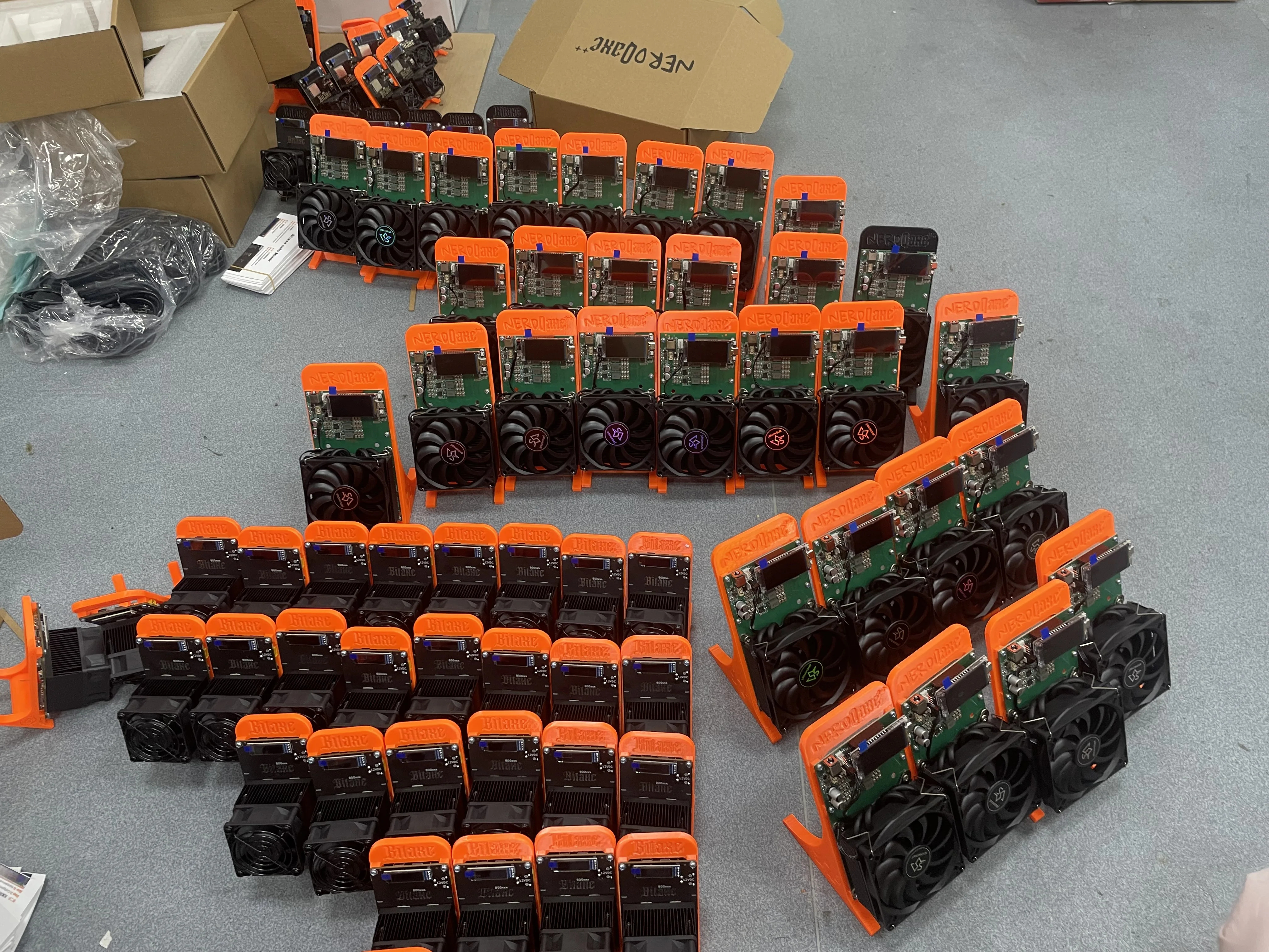 Bitaxe Nerdqaxe ++ 4.8T Bitcoin Miner 4.8TH/s 80W ASIC BTC Solo آلة التعدين 4 × BM1370 رقاقة مفتوحة المصدر التشفير التعدين مع الطاقة
