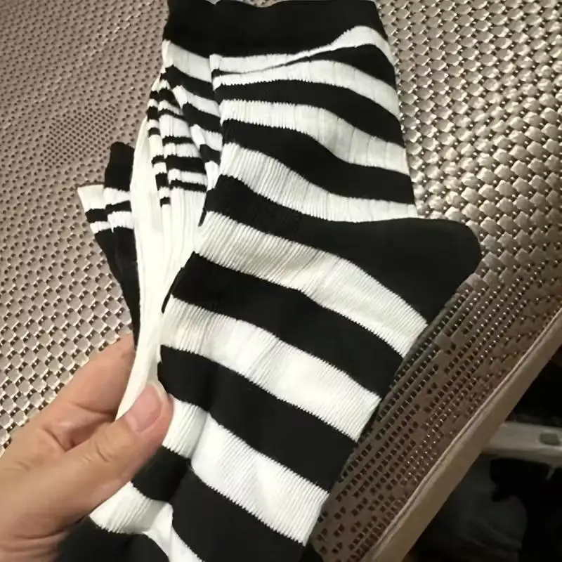 가을과 겨울을 위한 다용도 블랙 R 양말 20켤레, 흑백 줄무늬 중간 길이 양말, 스포츠웨어에 적합