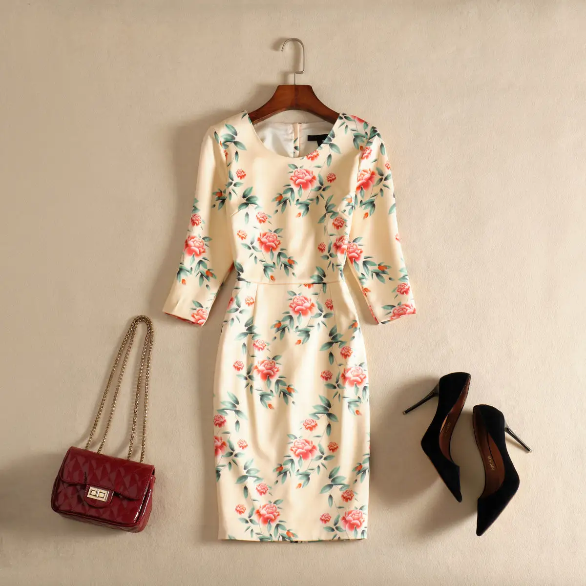 

Розовые женские осенние бежевые платья миди с асимметричным узором и круглым вырезом с короткими рукавами и круглым вырезом