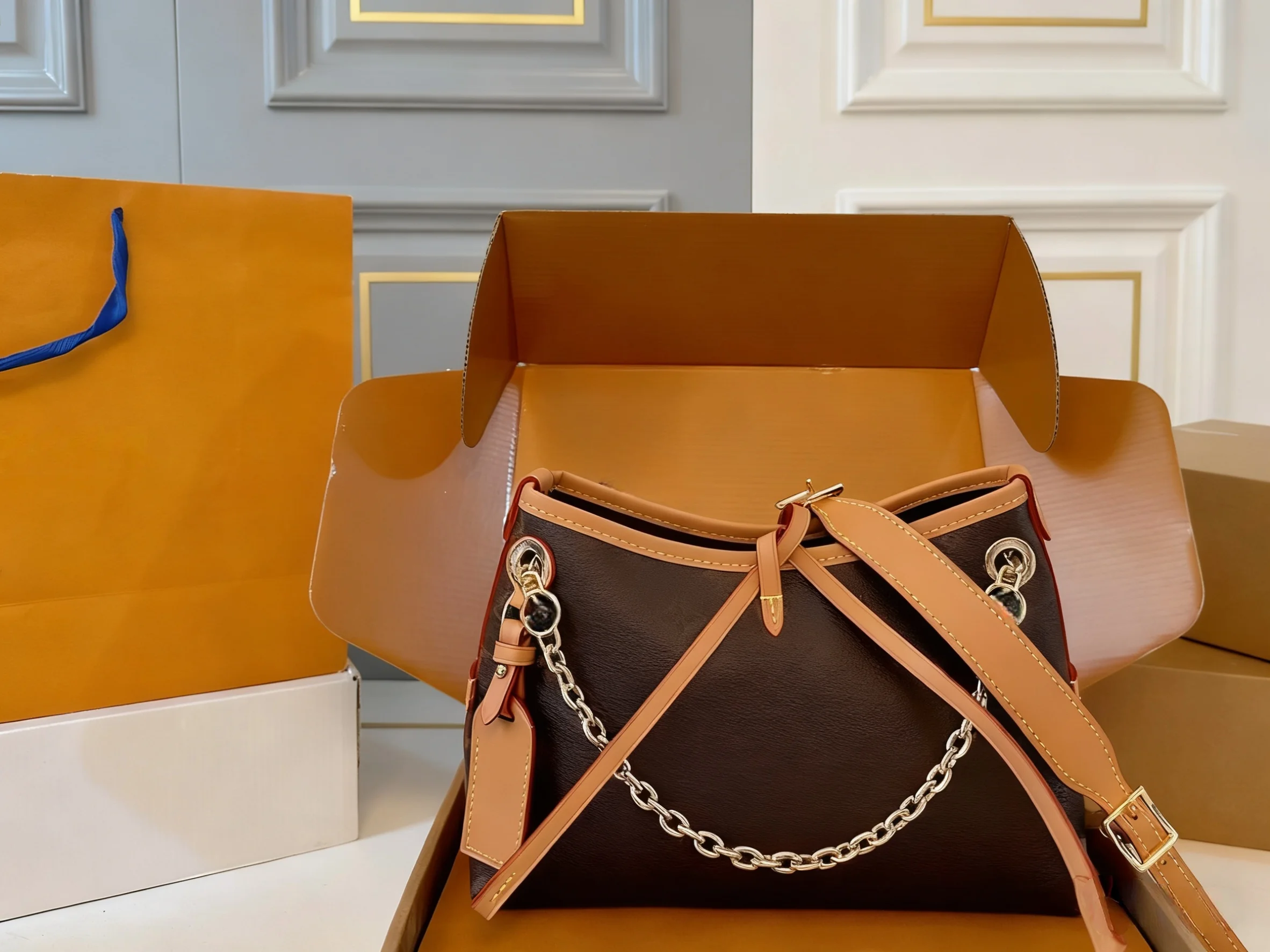 

2025 New SIZE: 27x16 CM Fashionable Versatile bags leather cherry Portable can be carried on the shoulder no boxes