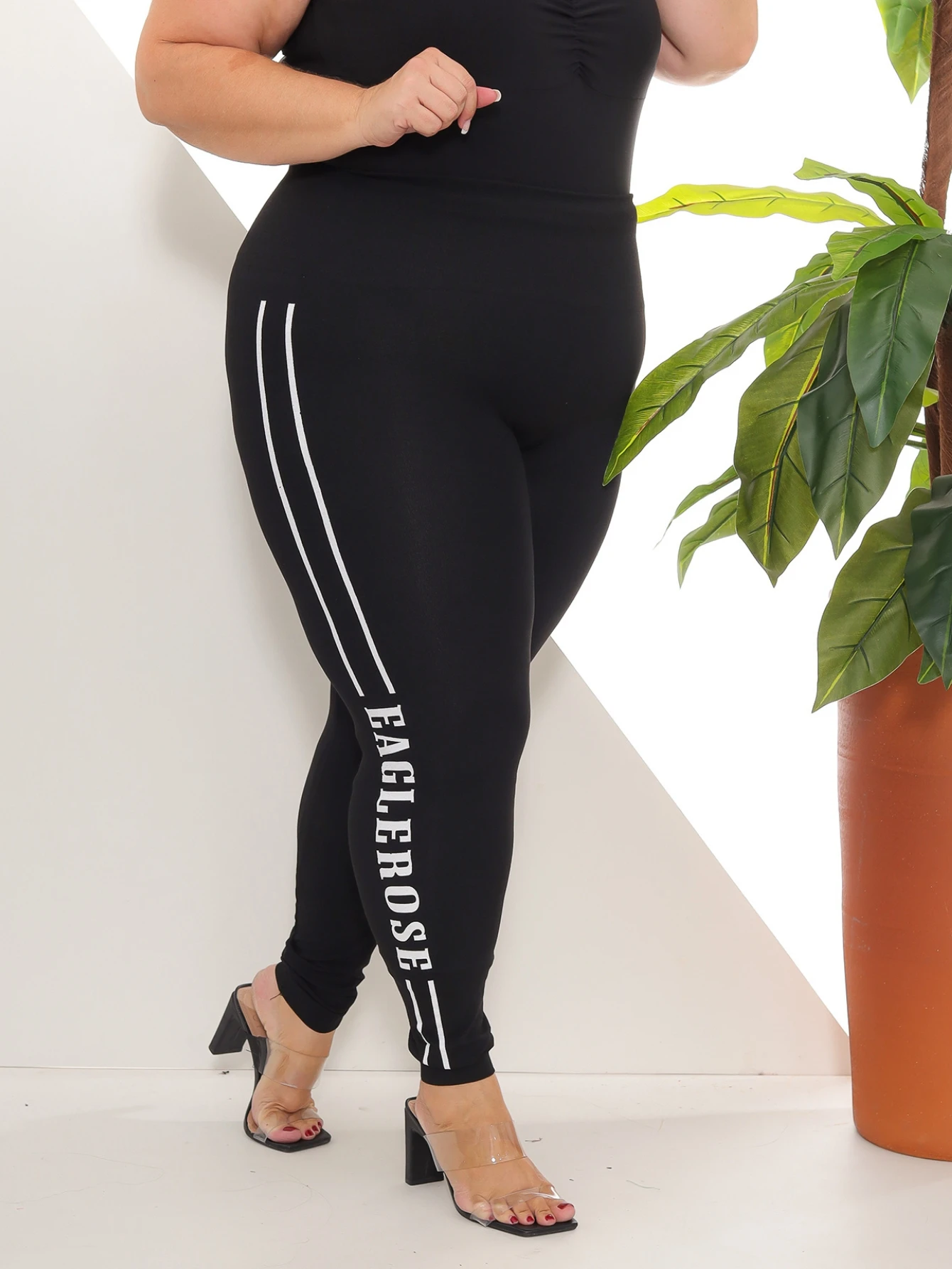 Calça Legging Plus Size Feminina Levanta Bumbum Exclusiva Com Detalhe na Lateral Cintura Alta Comfort Algodão Premium Tendência