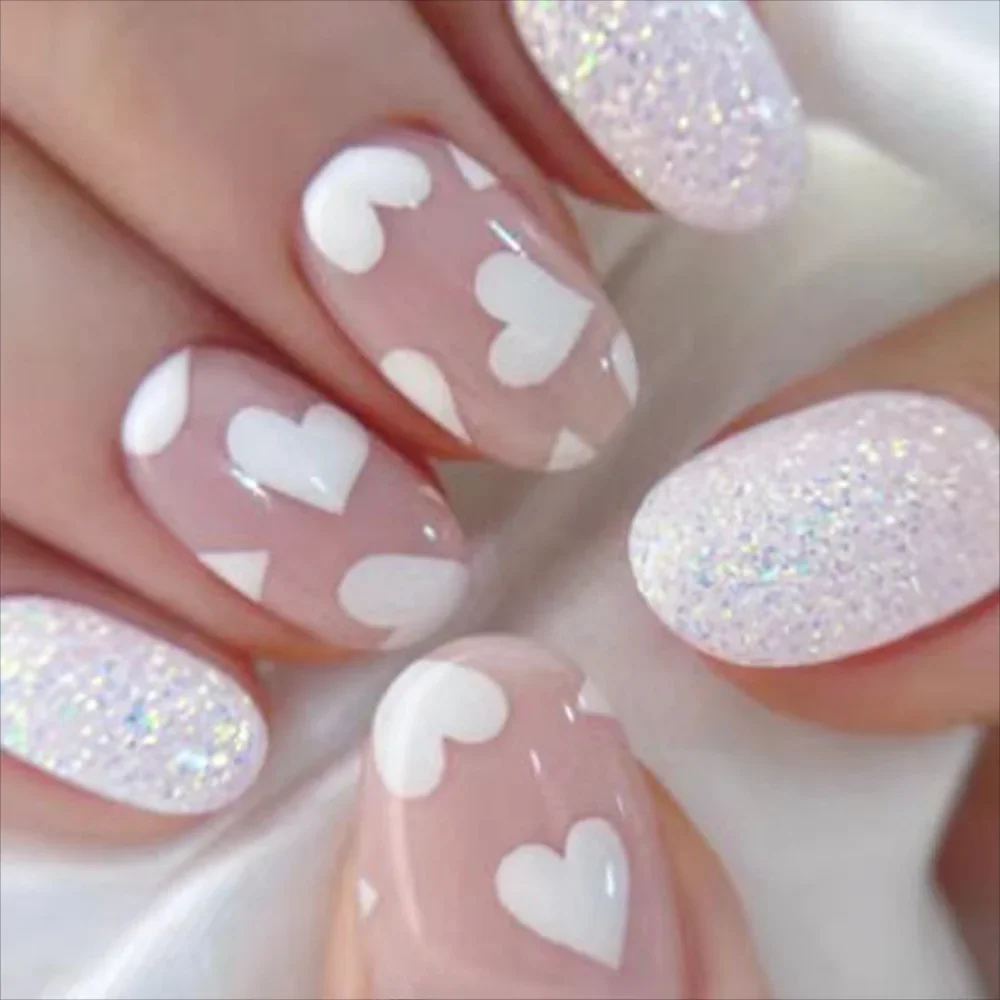 24 szt. Krótkie owalne mlecznobiałe małe serce brokatowy proszek pełne pokrycie nadające się do noszenia dziewczyny kobiety Nail Art zestaw sztucznych paznokci — zdjęcie 2