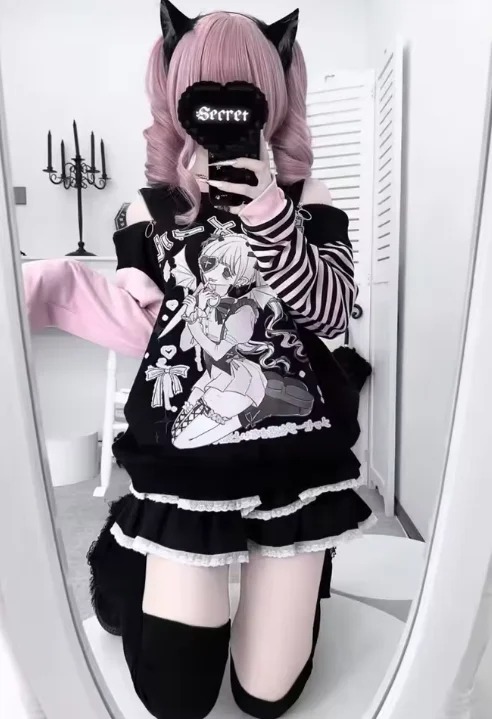 Cute Cartoon Tshirt Hip Hop Pink T-shirt Boyfriend Korea T Shirt Long Sleeve Loose Striped Tshirt Streetwear Autumn Tops Girl view 4