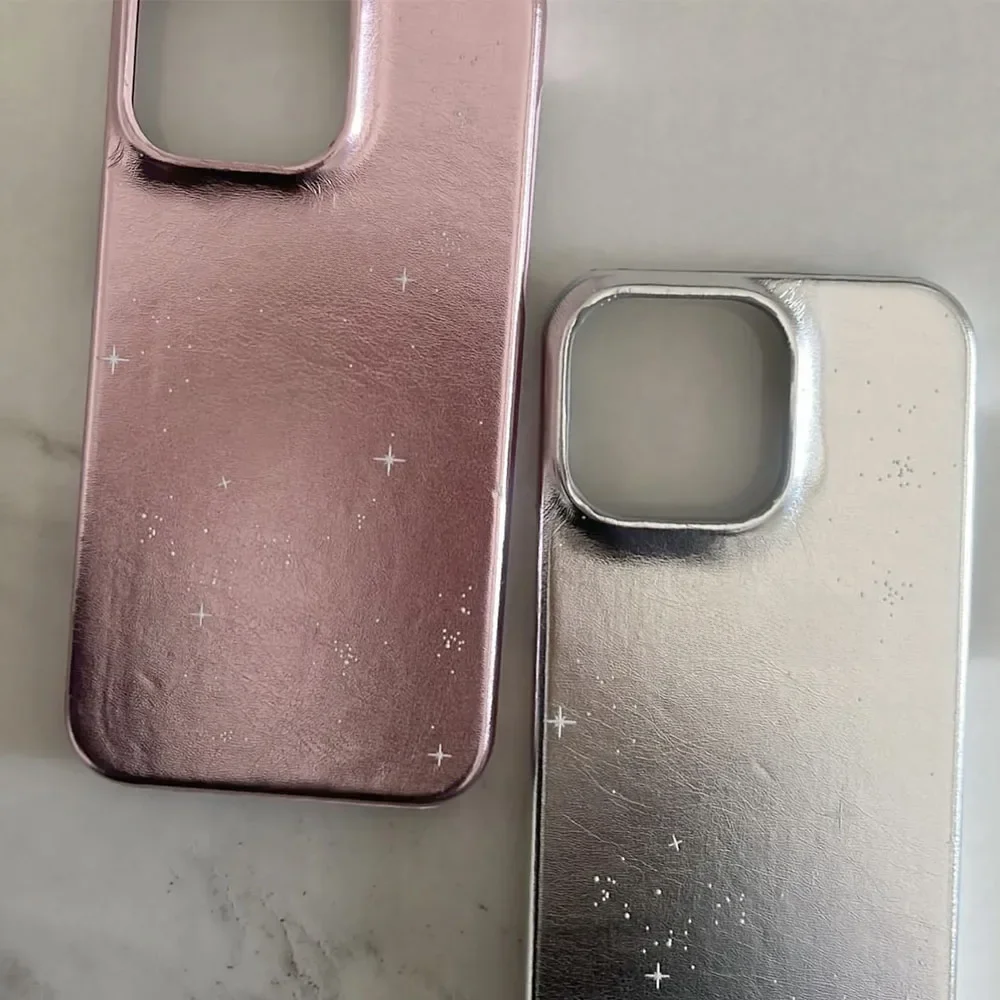 Personalizowane etui ze skóry PU z brokatowymi literami w kolorze złotym i srebrnym do iPhone 16 Pro, 13, 12, 15, 14 Pro Max, 15 Plus, twarda metaliczna obudowa ze skóry PU — zdjęcie produktu 7