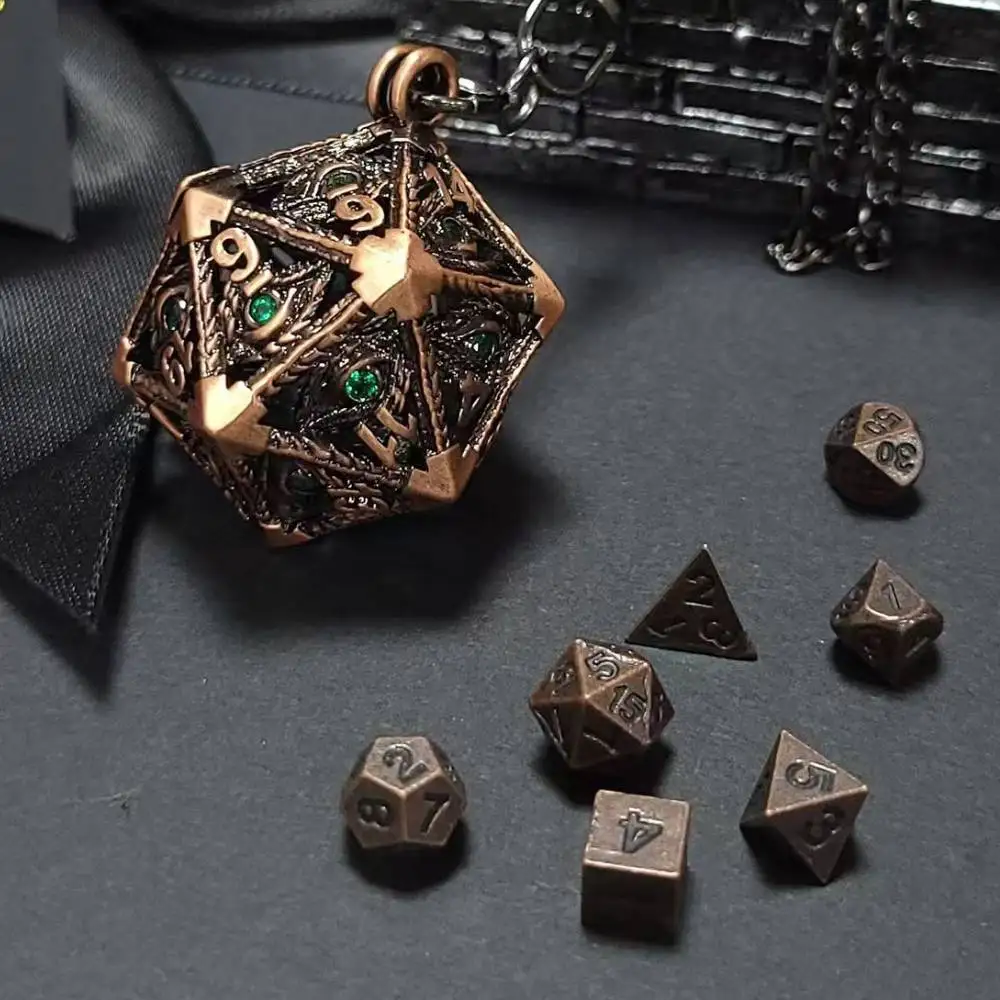 

D20 Металлическая полая коробка для игральных костей Мини-металлические игральные кости Ожерелье Металлические игральные кости D20 DND Ювелирные изделия Металлические игральные кости Penadnt Настольные игры RPG Dice D20
