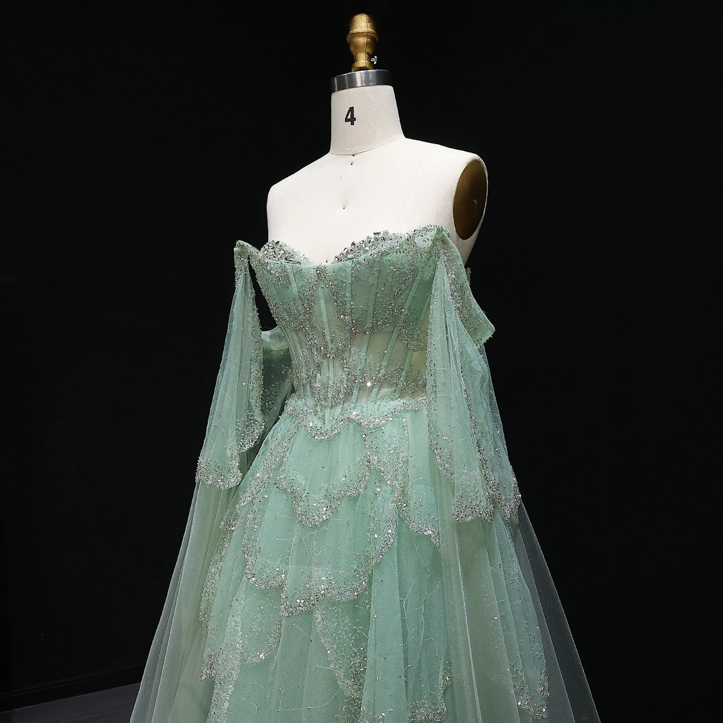 Sharon Said Luxuriöses Salbeigrünes Schulterfreies Abendkleid mit Cape-Ärmeln für Damen Hochzeitsfeier SS215 Maßanfertigung – Detail 8