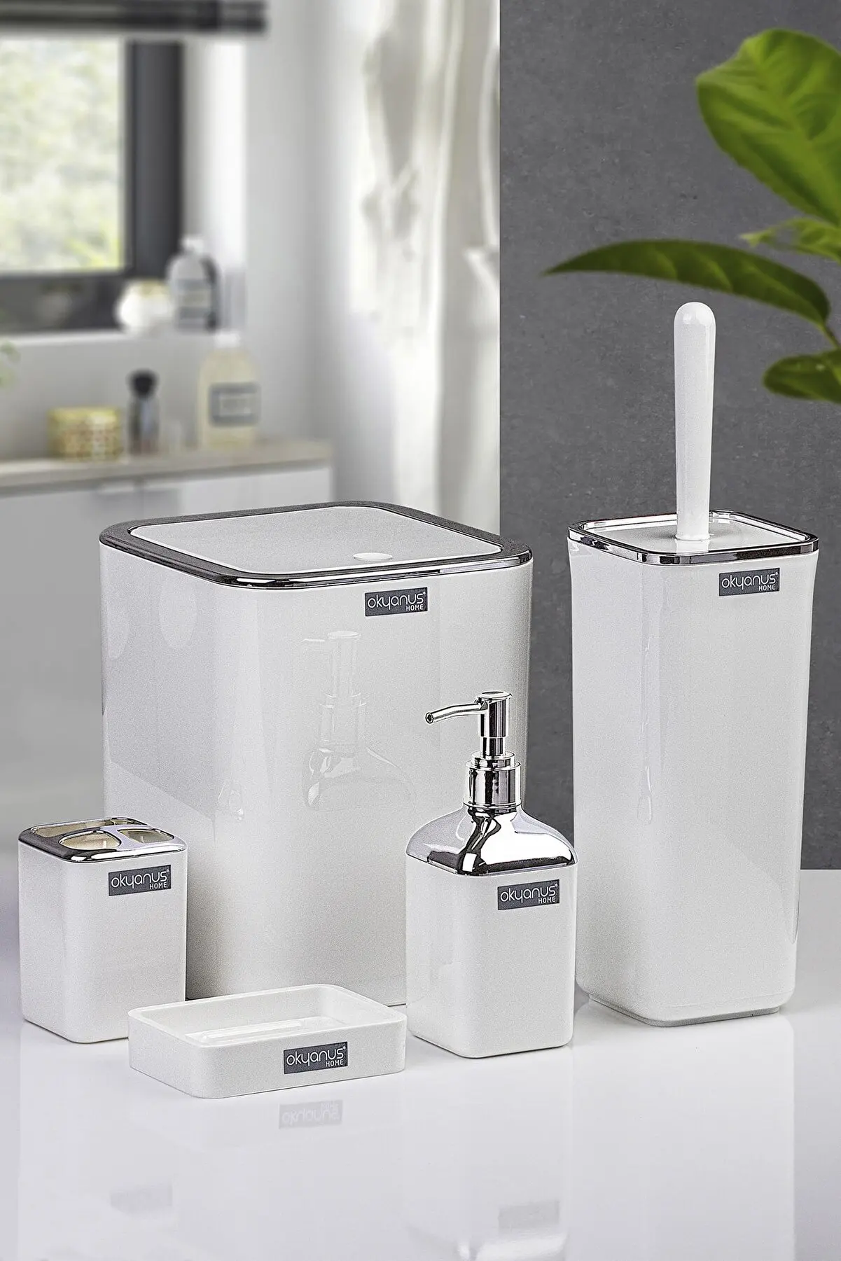 Square 5 Pcs Luxury Bathroom Accessories Set Plastic Hard Material Trash Can Soap Dispenser Toothbrush Holder Toilet Brush Home