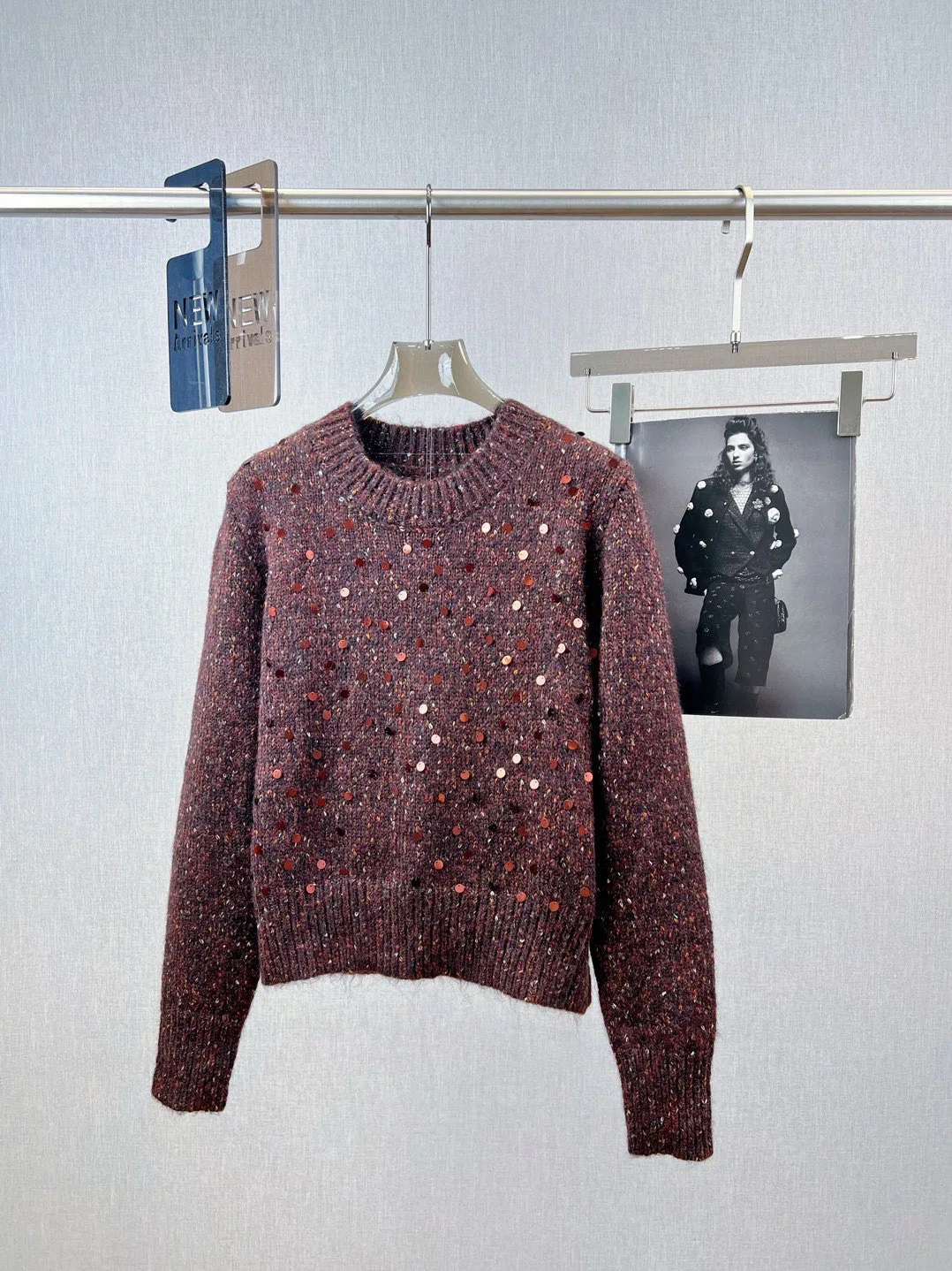 Stylish wool sweater with multi-colored inclusions