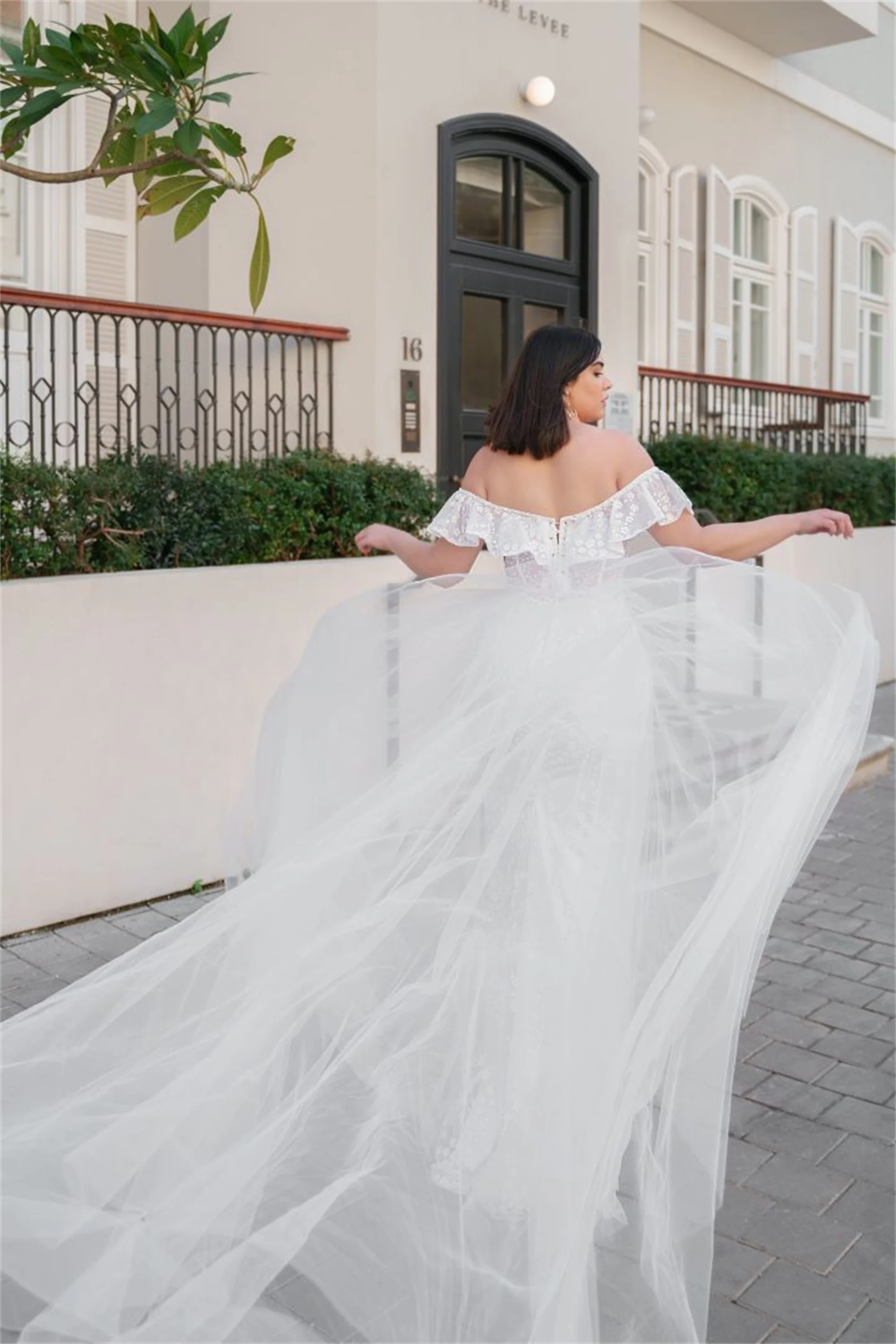 Off The Shoulder Lace Bride Dress Plus Sizes Bow Aline Exquisite Small Train Wedding Dress Customized Bride Gowns EVON BRIDAL