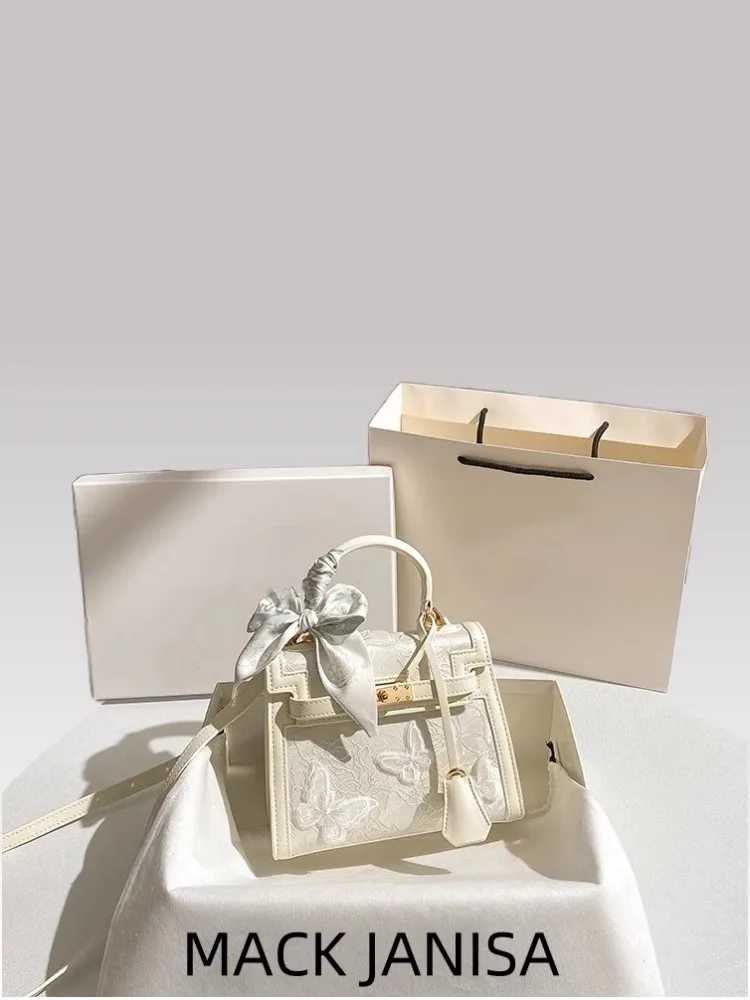 2025 Sweet and Light Luxury Handheld Evening Party Shoulder Handbag with Delicate Butterfly Embroidery and Lace Design for Women