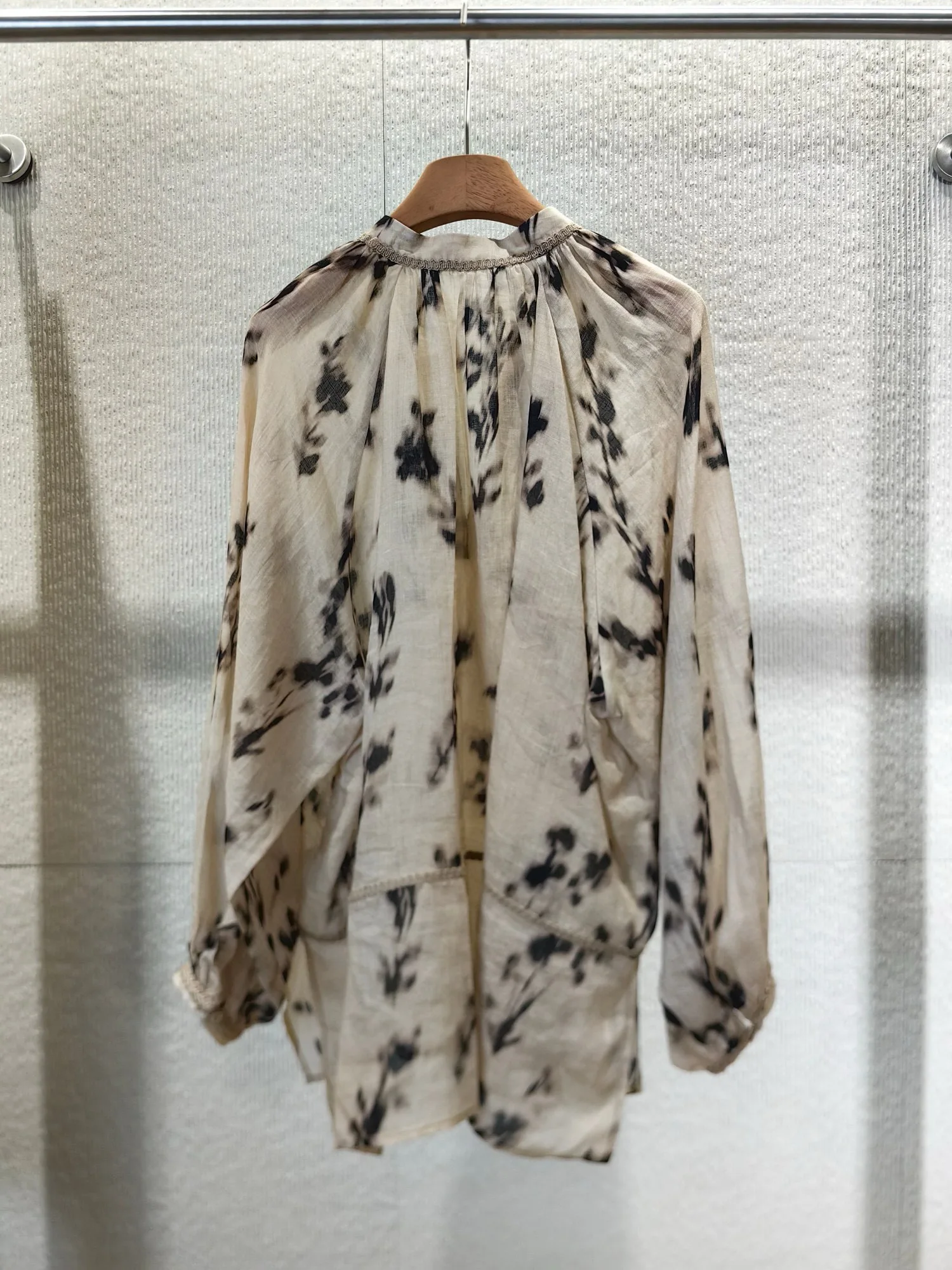 بلوزة نسائية صيفية كاجوال بأكمام طويلة ومطبوعة بالزهور من قماش رامي الطبيعي #3