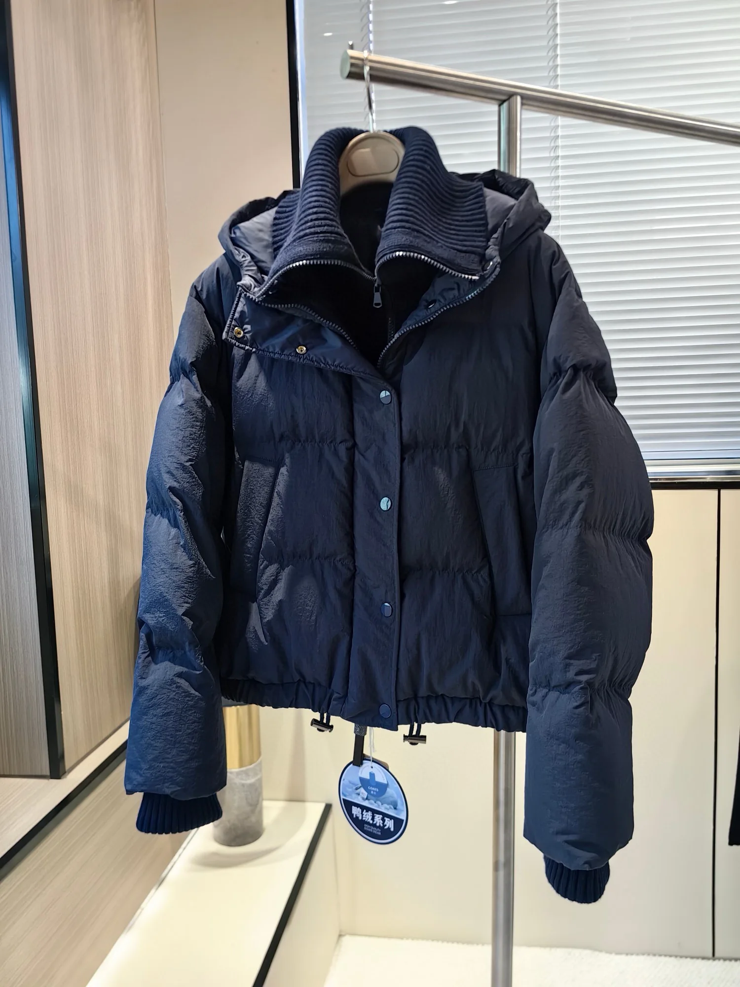 Winter hooded elegant down jacket