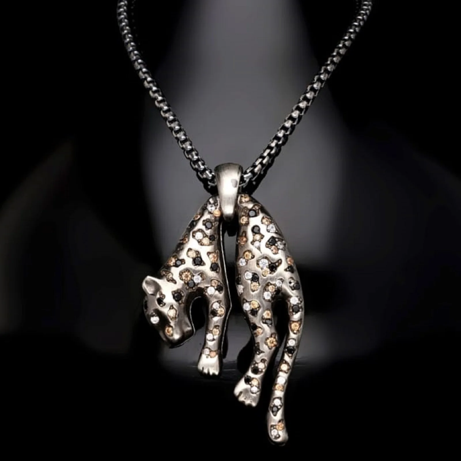 

Chic 32g Silver Panther Locket Necklace - Customizable Chain Design - Gift for Him - Adjustable Jewelry - Animals Medallion