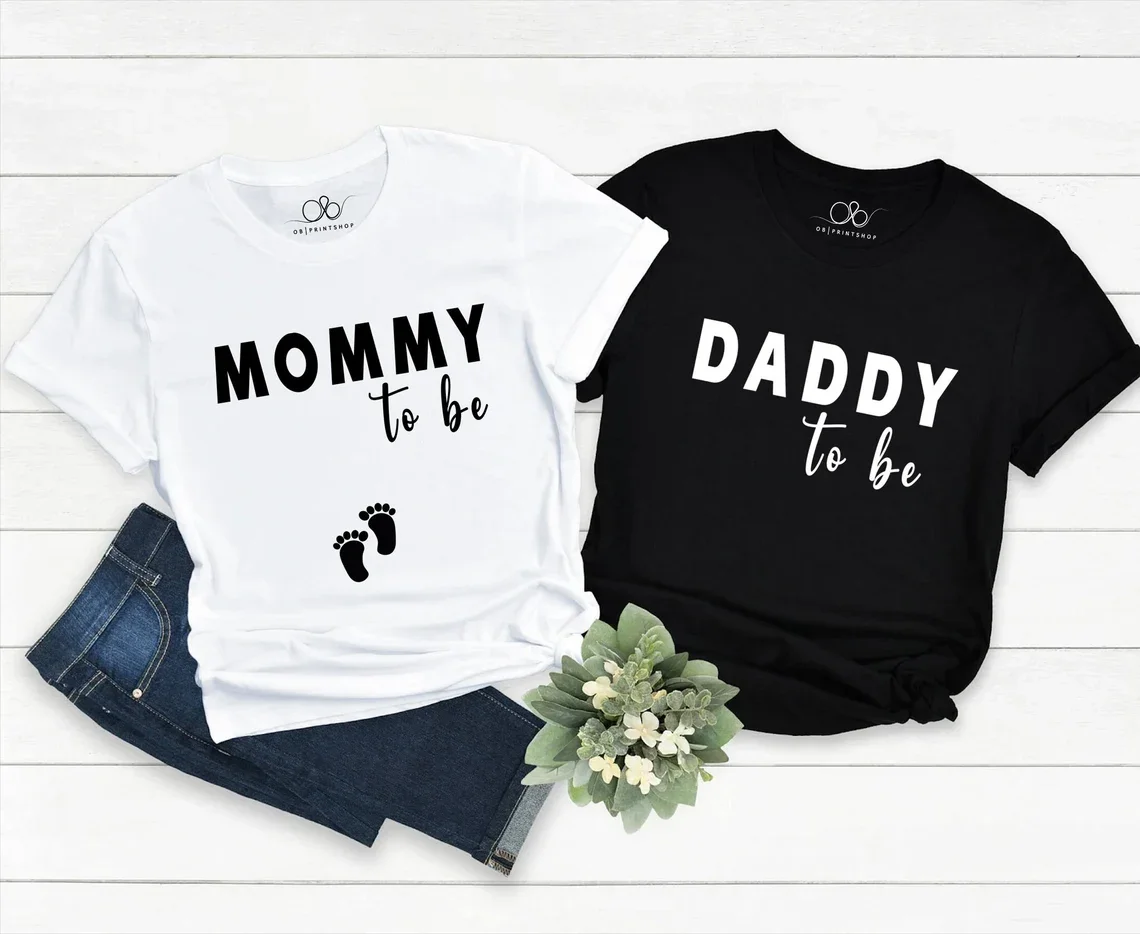 Skuggnas Mommy to Be & Daddy To Be Slogan T-shirt Short Sleeved Fashion Cotton t shirt Matching Pregnancy Announcement tshirts