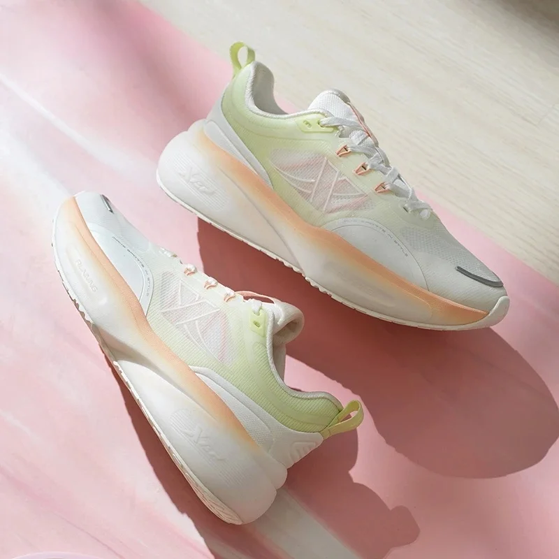 Buty do biegania Xtep Mystic Plume 5.0 dla kobiet 2024 Wiosna Amortyzacja Buty sportowe treningowe Odbicie Trampki 875118110013 — zdjęcie 2