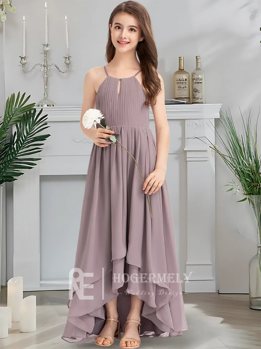 ​ โมเดิร์น A-Line Halter ชีฟองจูเนียร์ชุดเพื่อนเจ้าสาว Lilac ดอกไม้สาวชุดไม่สมมาตรงานแต่งงานชุดแต่งงานกับ SASH โบว์