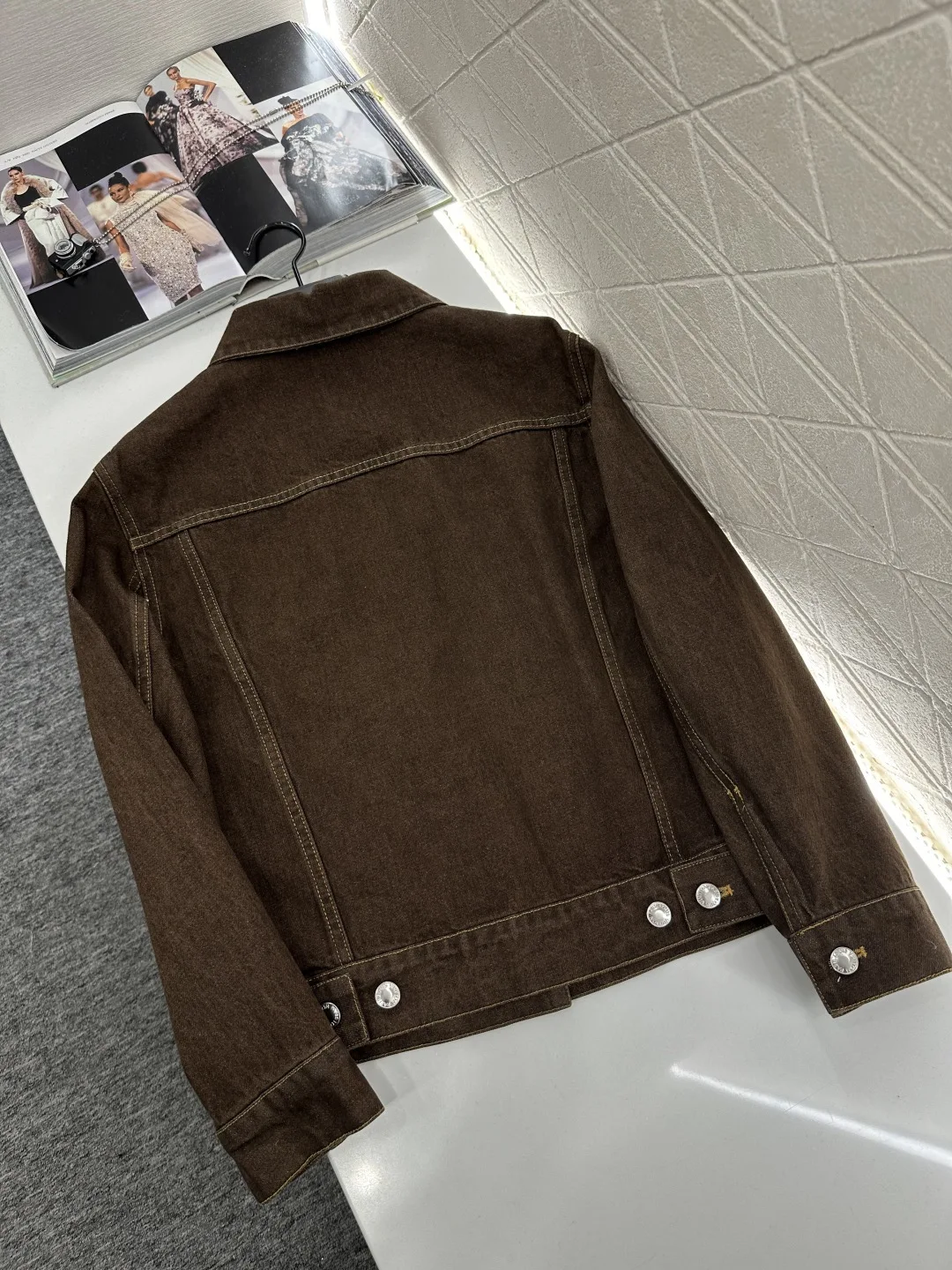 

2025 Autumn And Winter New Woman Clothing Denim Jacket Multiple Washing Crisp Texture Lapel Front Shoulder Denim Jacket