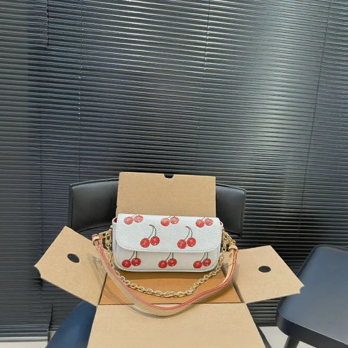 

2025 Новая изысканная модная универсальная роскошная модная женская сумка высокого качества HL022