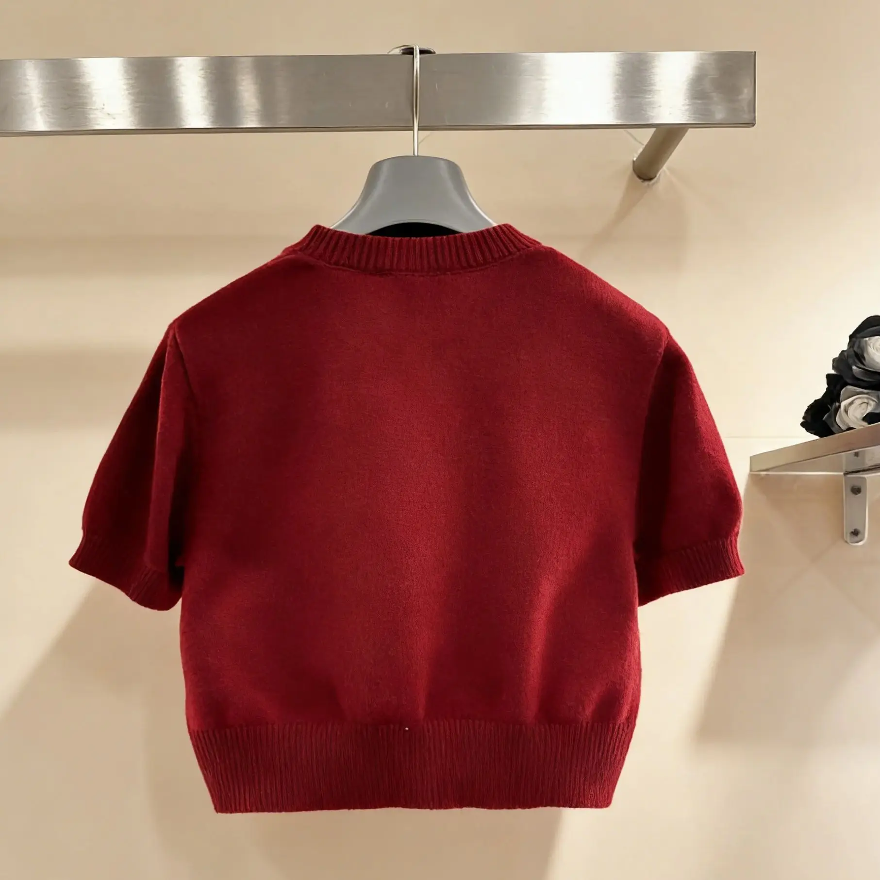 

Популярные и модные вязаные футболки с короткими рукавами на 2026 год HL05