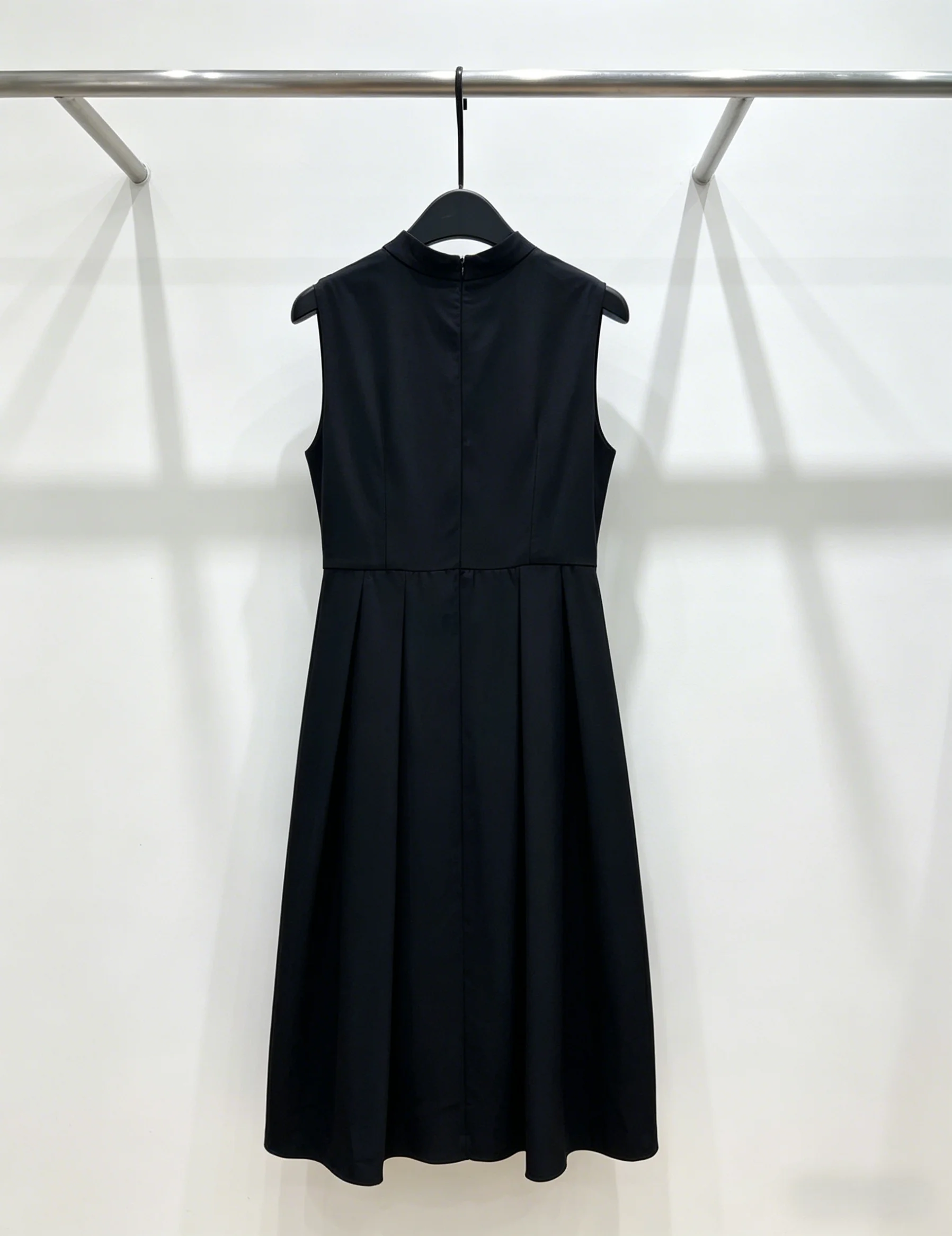 

2026 New Women Black Sleeveless Midi Dress SizeM L Elegant High Neck Pleated A Line Casual Dress Code 015