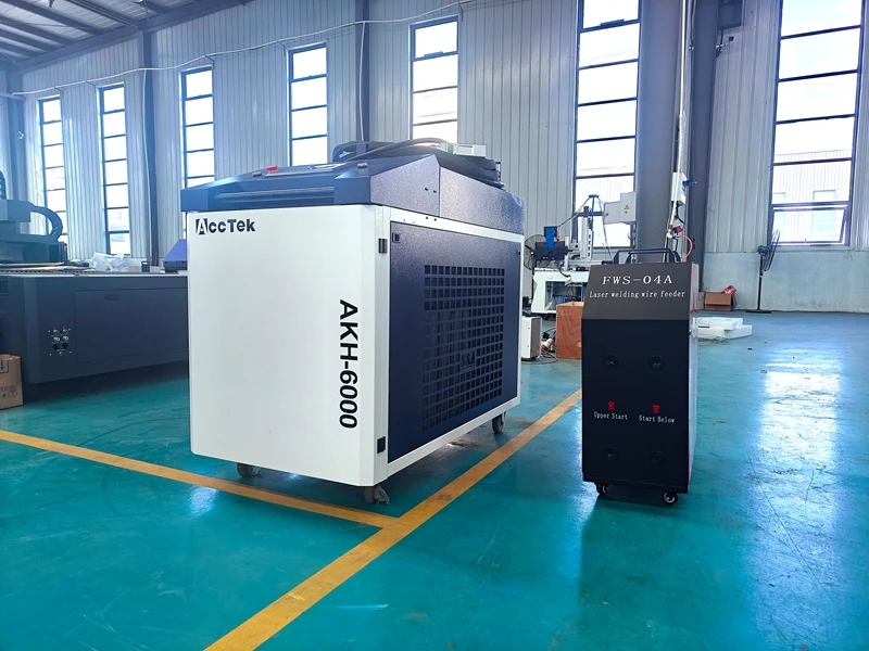 Fonte de laser de fibra máxima de 6000w, soldagem a laser de fibra portátil, alumínio, aço inoxidável, aço carbono com alimentador de fios duplos relfar