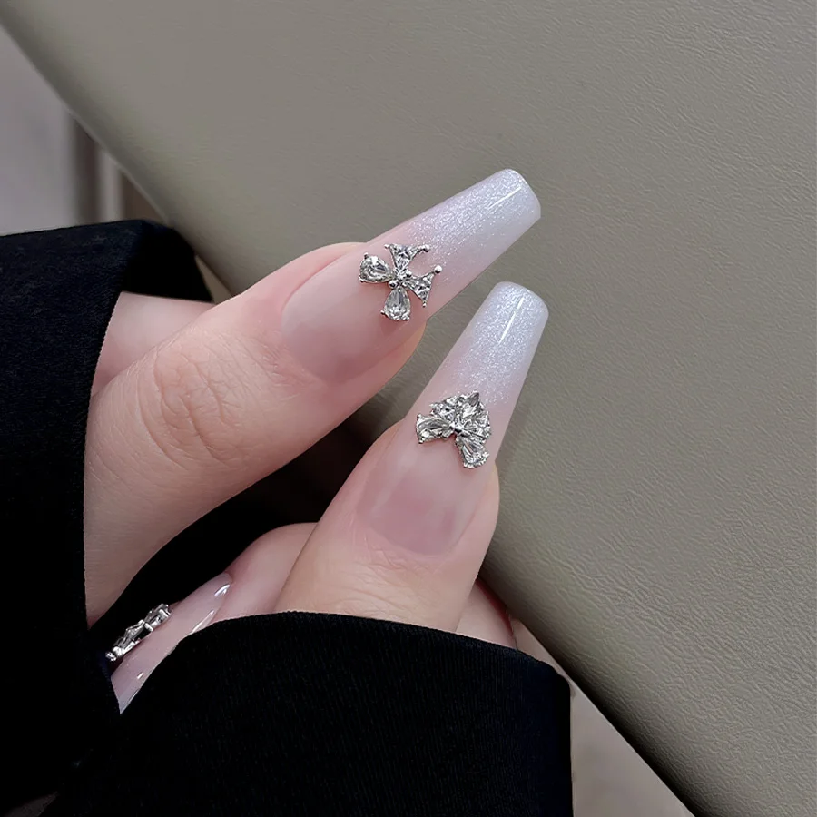 10 قطعة 0.39*0.39 بوصة الفاخرة أورورا بورياليس ندفة الثلج مسمار الفن الراين فراشة كبيرة والحب الماس الحب مجوهرات أظافر