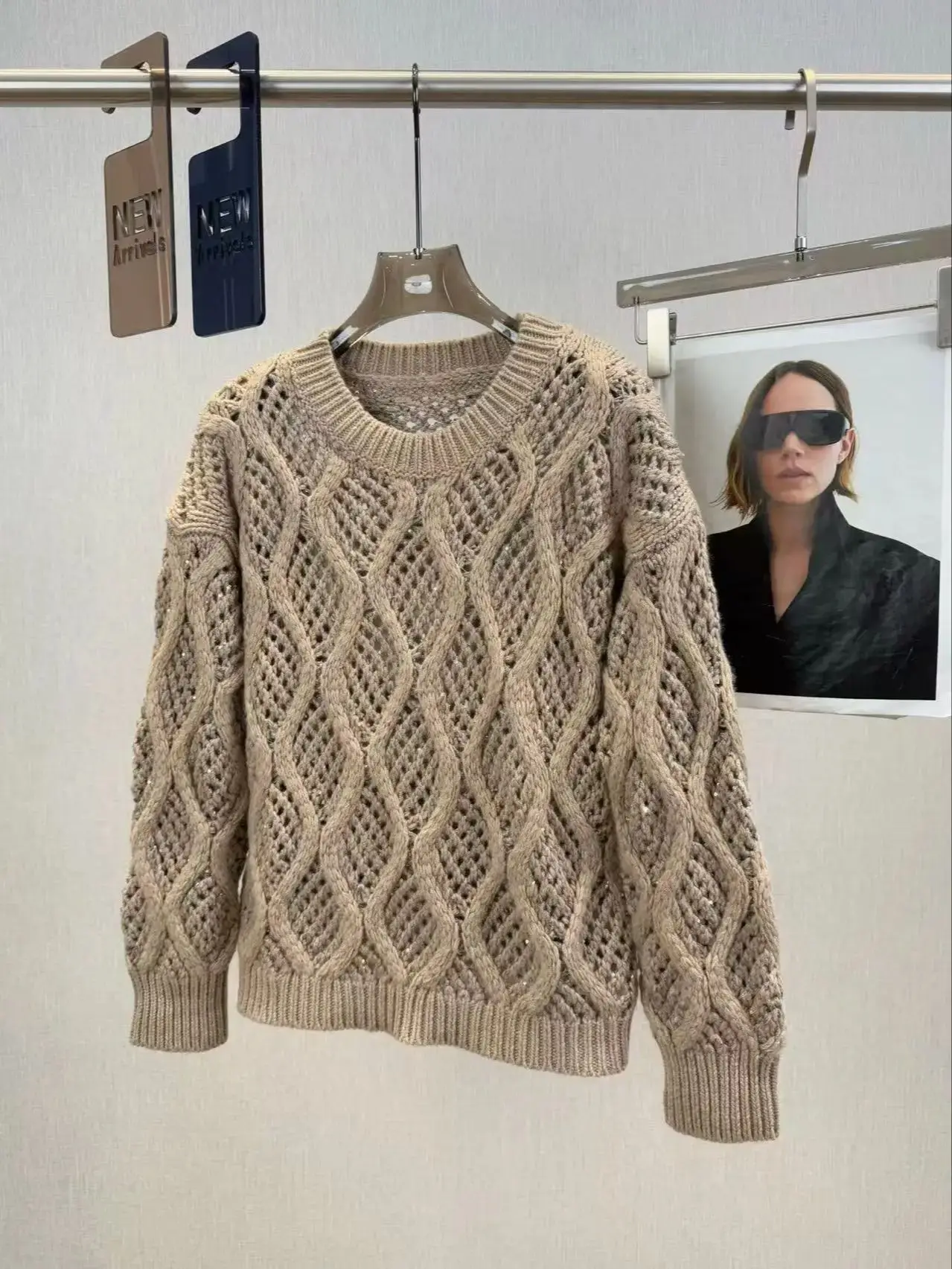 

Luxurious solid color cashmere round neck sequin knit sweater