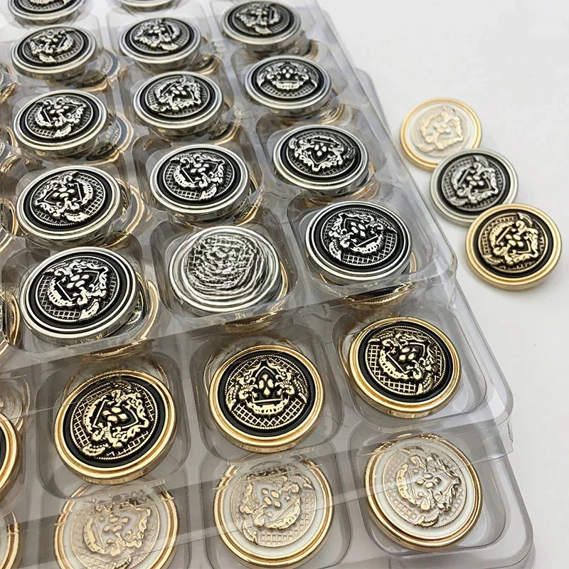 6 sztuk 15-25mm brytyjski styl tarcza złoty Metal przyciski Vintage mężczyźni garnitur sweter DIY guzik do szycia kobiety płaszcz Handmade klamra nowy — zdjęcie 2