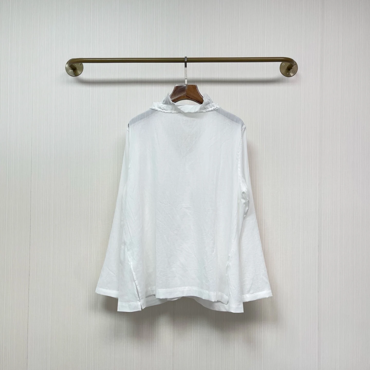 

2026 New Romantic French-Style Ruffled V-Neck White Shirt For Women Loose Fit Long Sleeves Stylish Top