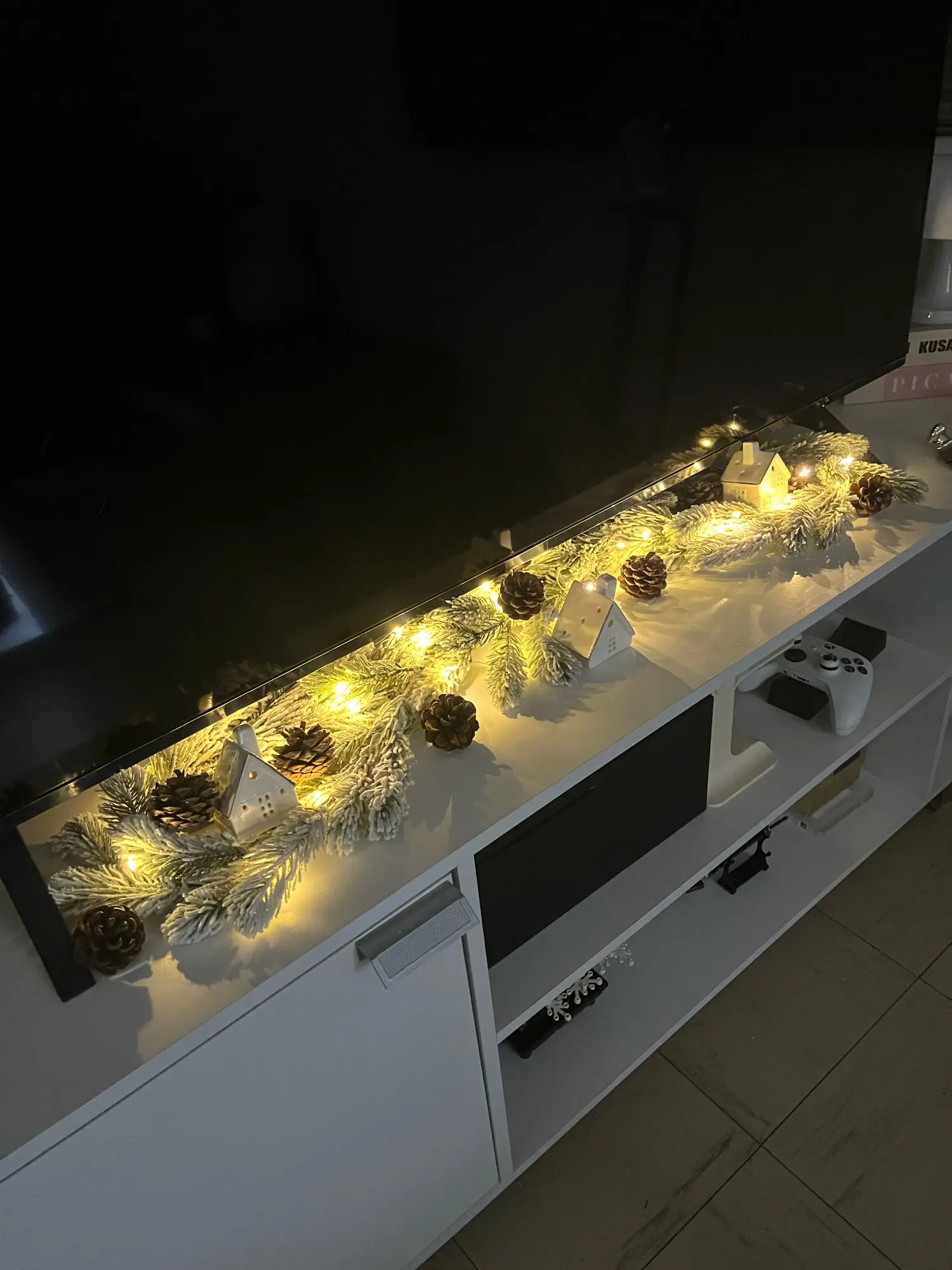 180 cm Christmas wicker simulates snowfall and velvet snow scene, decorated with wicker and LED Christmas wreath photo review