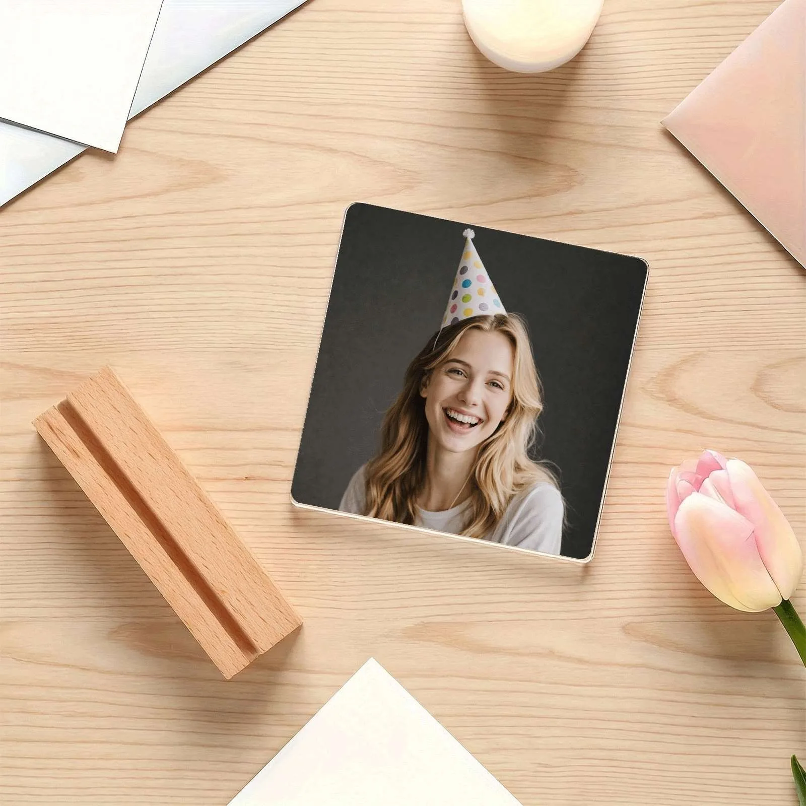 2D Personalized Transparent Acrylic Photo Stand - Customizable Images, Perfect for Desk Decor