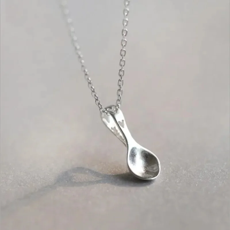 Chiński styl Śliczna mała łyżka Miłość Hollow 925 Sterling Silver Biżuteria Kobiecy łańcuszek obojczykowy Naszyjniki XL223 — zdjęcie 2