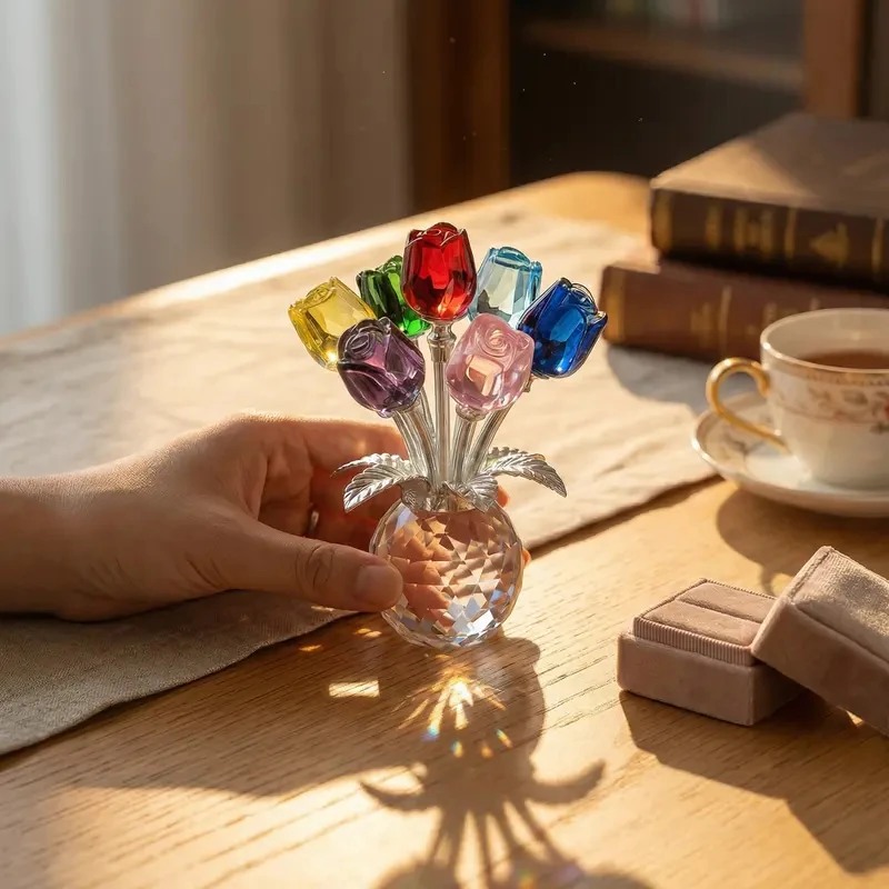 Bunte Kristallrosen-Blumenfigur mit Vase – Handgefertigter K9-Kristallstrauß als Schreibtischdekoration und Geschenk für Frauen zum Vatertag – Detail 2