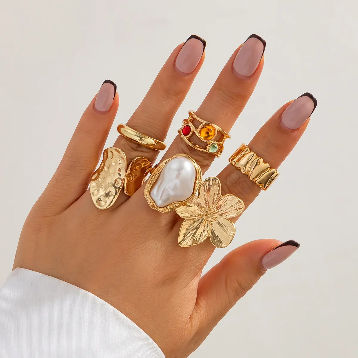 6Pcs Punk Exaggerated Metal Finger Rings Set for Women Men Vintage Flower Pearl Crystal Europe America Open Rings Luxury Jewelry