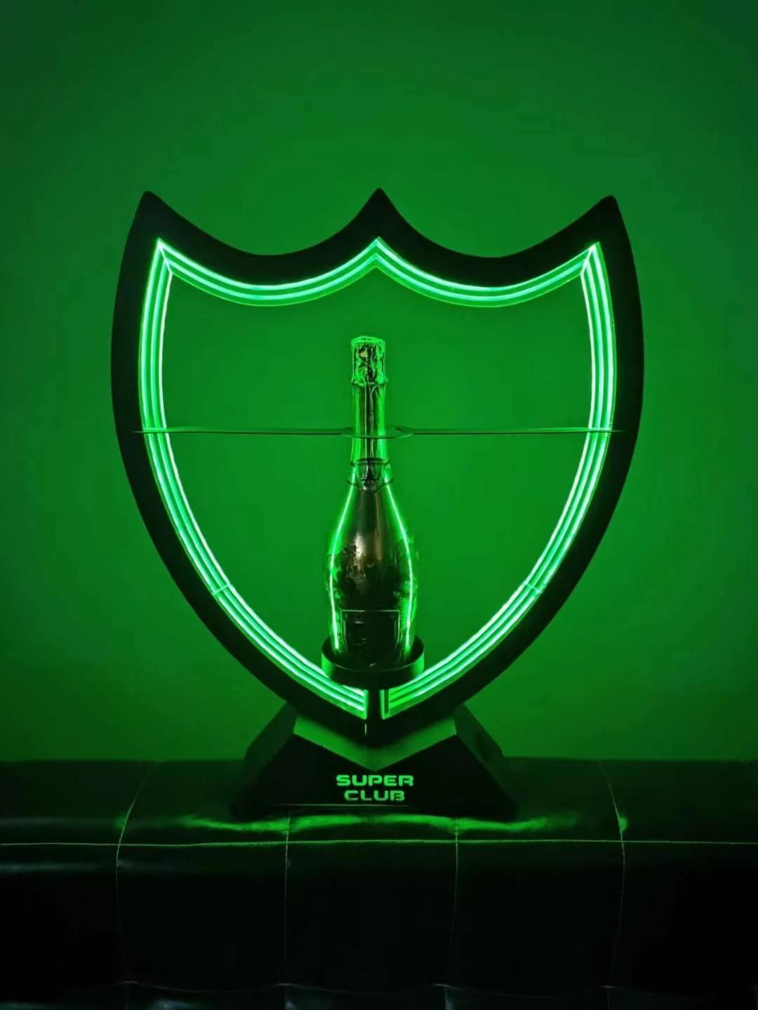 ANGEPASST LOGO D OM P CHAMPAGNER FLASCHE PRESENTER