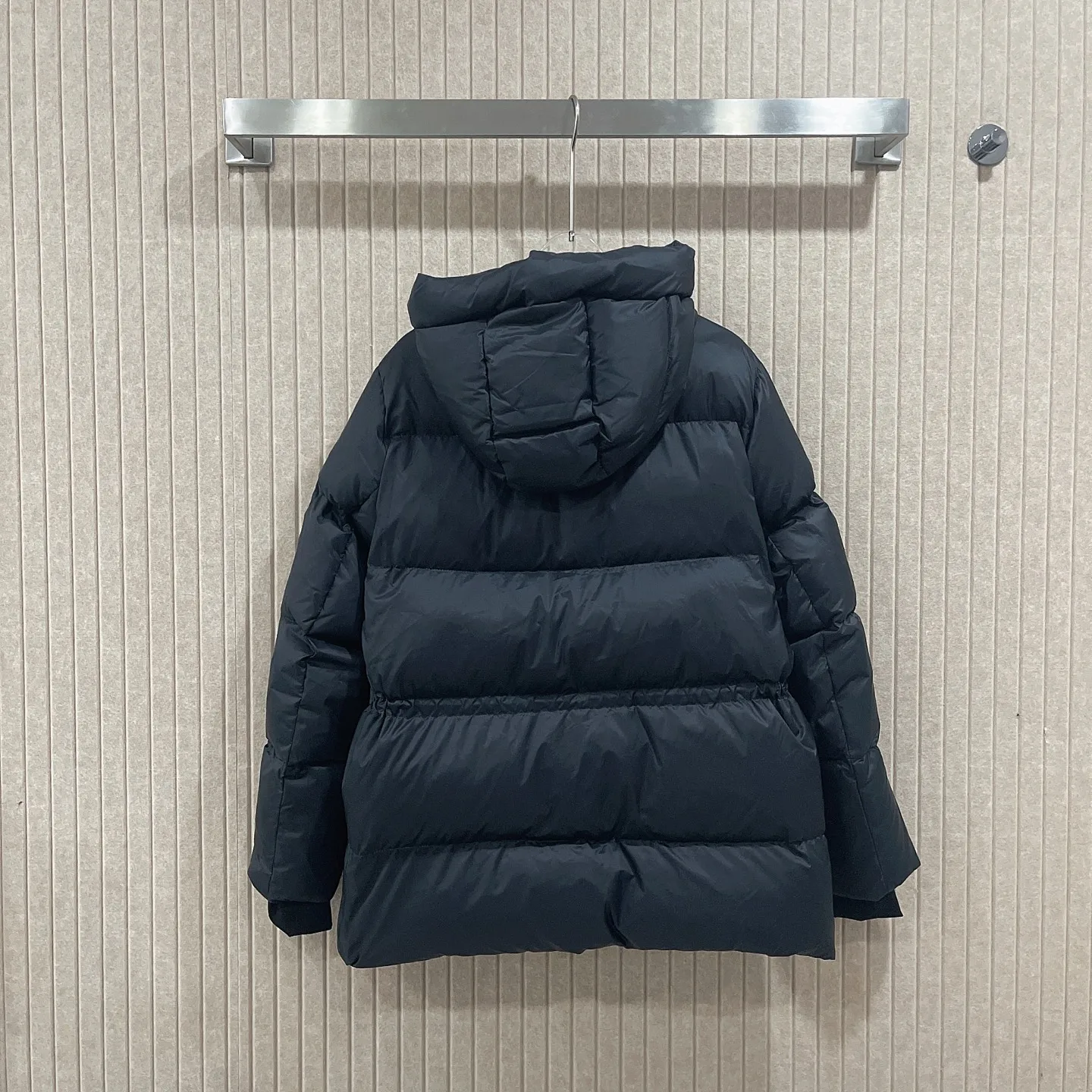 

Зимний новый стиль, женский пуховик с капюшоном и веревкой на талии