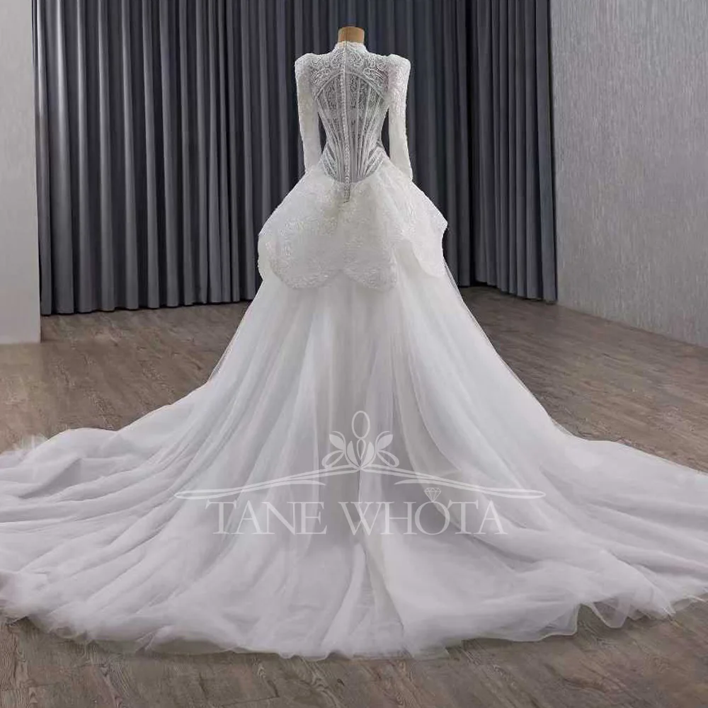 レースのブライダルドレス長袖ハイネックボタンバックウェディングドレス花嫁のためにカスタマイズ