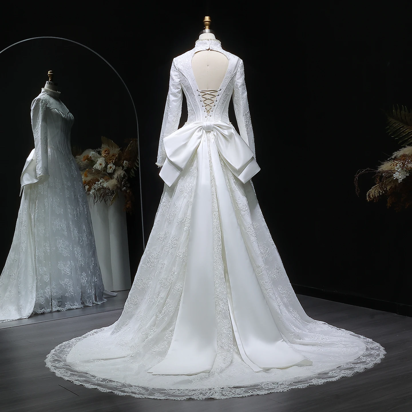 Sharon Said Elegante abito da sposa con scollo a cuore in raso avorio drappeggiato basco con strascico a spazzola Abiti da sposa 2025 SW010 Personalizzato