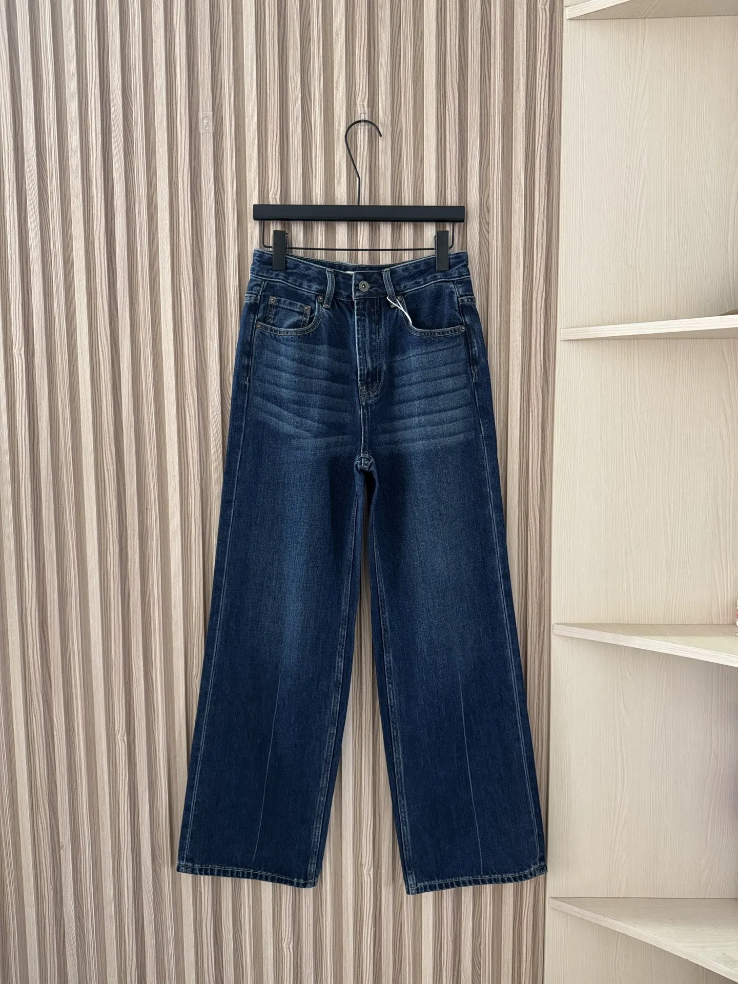 

Winter 2025 New Fashion Three-dimensional Letter Simple Straight Tube High Waist Slim Jeans