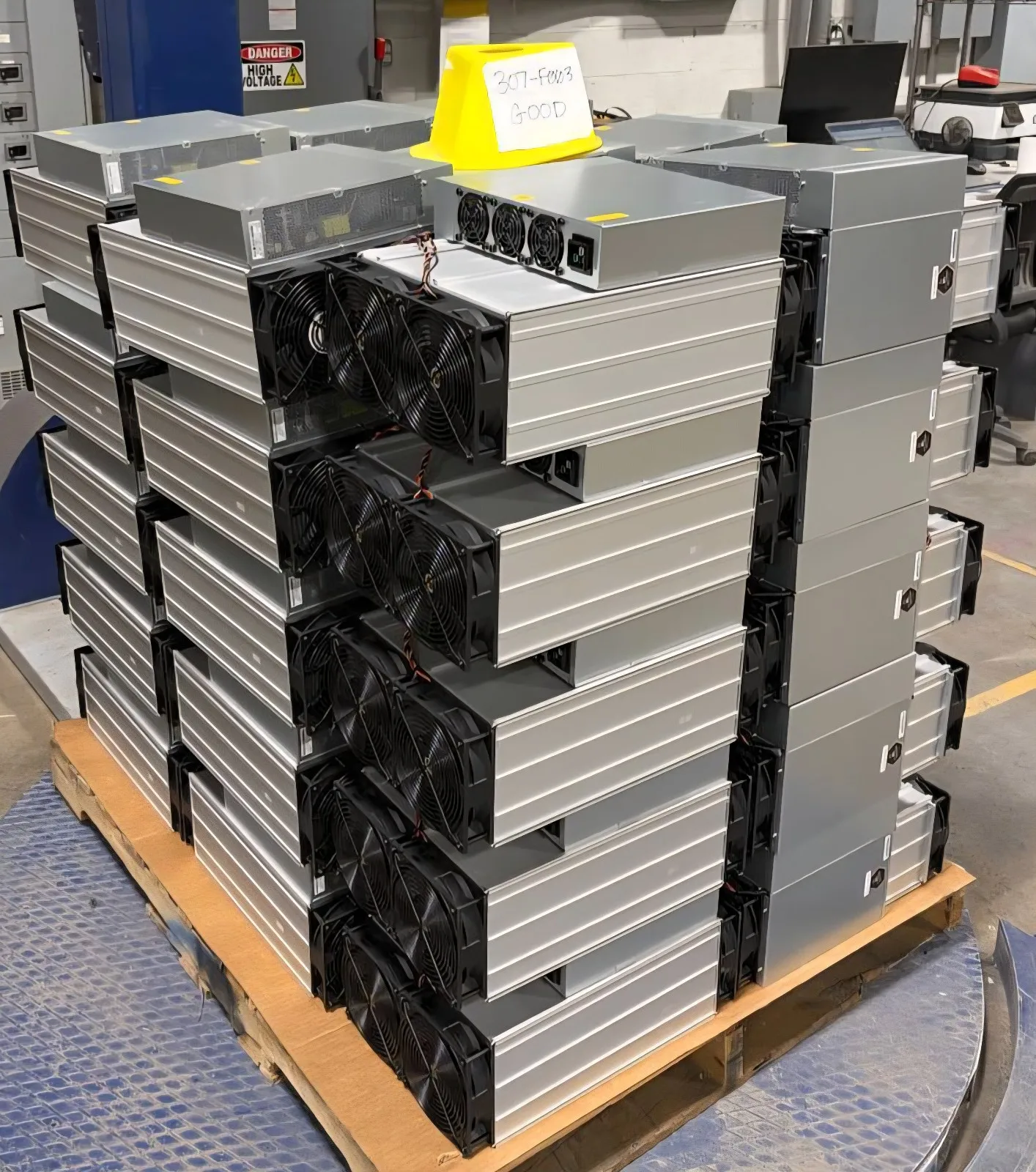 

NEW Bitmain Antminer S21 Pro 220Th/s 3300W BTC Miner 220~277V | Endless Mining