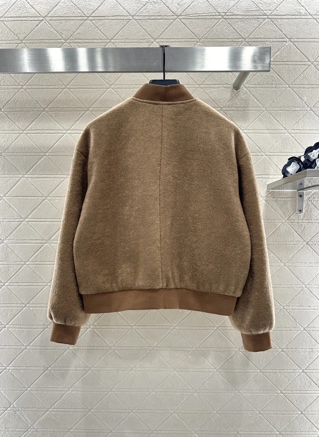 

Women's New Short Velvet Leather Label Casual Jacket Low key Fashion Short Velvet Skin friendly Warm Short Jacket