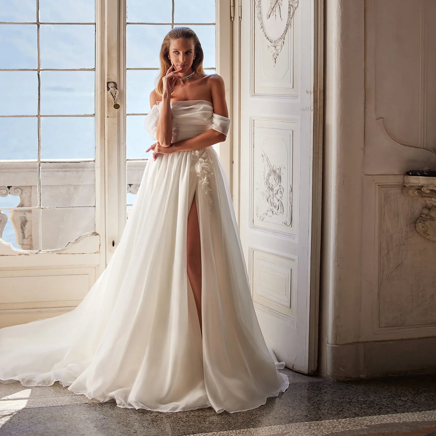 

Sharon Said Простое свадебное платье из тюля цвета слоновой кости с 3D цветами без бретелек 2025 Элегантное платье невесты с открытыми плечами и боковым разрезом SW467 по индивидуальному заказу