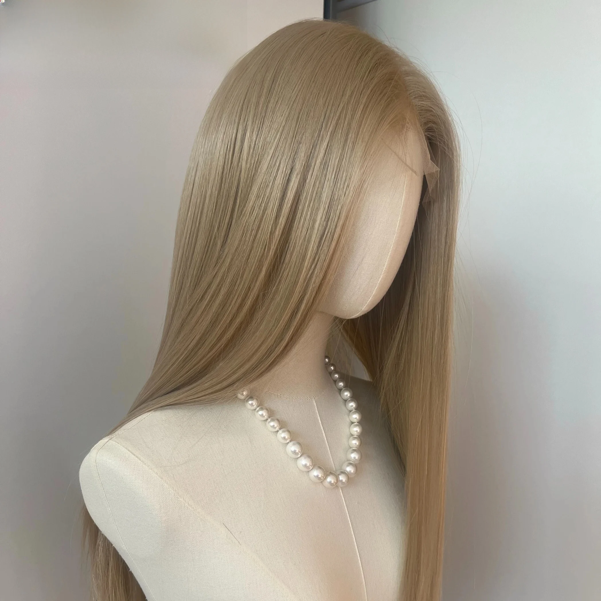 Ashely Platinblonde Perücke 26 Zoll 13x4 Lace Front Perücke Lange Gerade Synthetische Spitzenperücken Hochtemperaturfaser für Cosplay