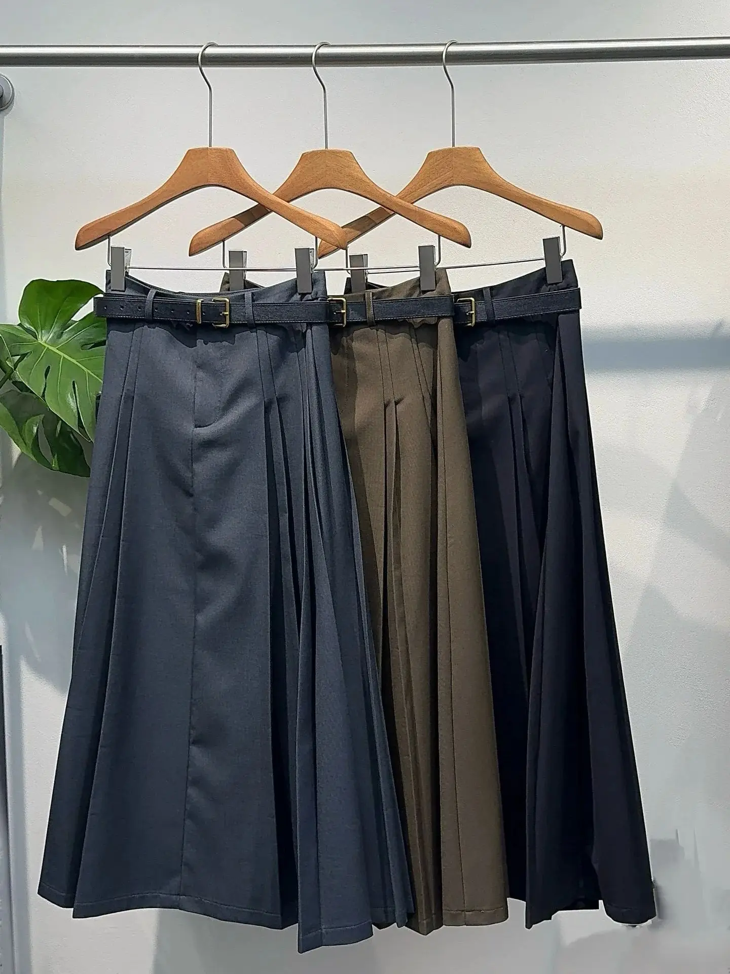 

Elegant autumn women's solid color office lady skirt with belt