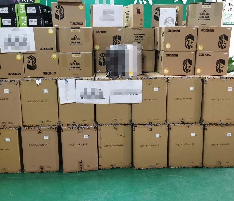 

AV GOOD DEAAL BUY 2 GET 1 FREE ASIC Miner Bitmain Antminer S21+ 235T Hashrate 3877W Energy Efficient SHA 256 BTC Miner for Cryp