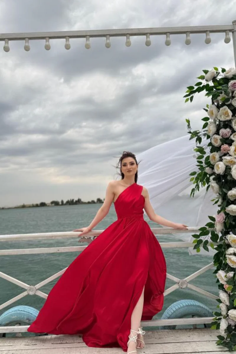 Jessica Sweet Red Abiti da sera Abiti da ballo sexy in raso con spacco laterale su una spalla Abiti da festa di nozze a forma di A personalizzati