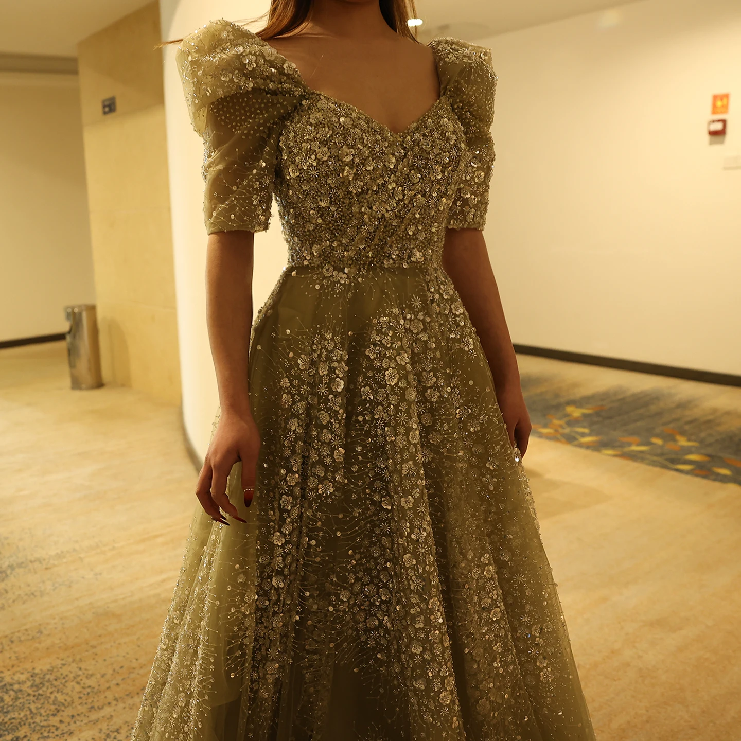 Sharon Said Glitzerndes Limonengrünes Luxus-Abendkleid aus Dubai für Arabische Hochzeiten, Verlobungen und Formelle Anlässe, Modell SS155, Maßanfertigung – Detail 12