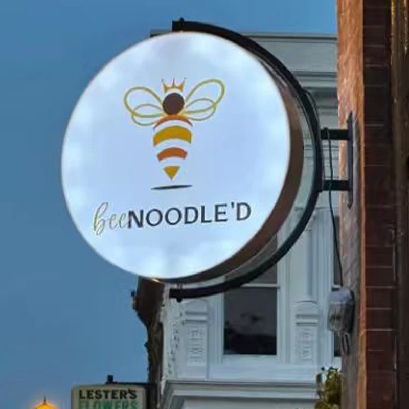 Kundenspezifischer 360-Grad-Leuchtkasten aus Acryl mit LED für Schaufenster, doppelseitige runde Box, wasserdichtes hängendes Werbeschild für den Außenbereich