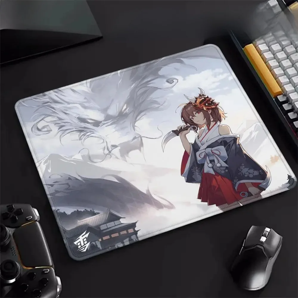 Nowość! Mała podkładka pod mysz YUKI AIM Anime 45x40 CM z antypoślizgową podstawą, szybka podkładka dla graczy, premium podkładka pod klawiaturę i mysz XS do e-sportu. — zdjęcie produktu 7